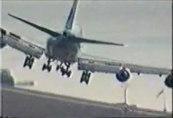 Boeing 747 Extreme Landing