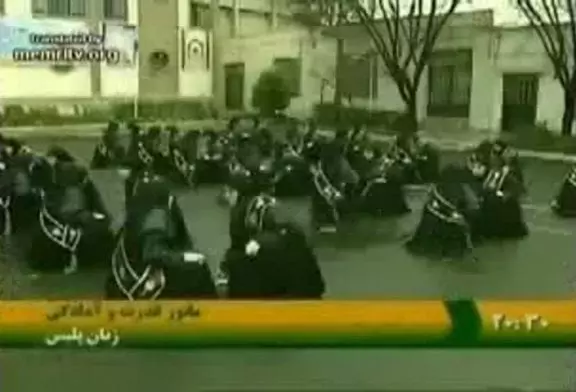 Police en jupon en Iran