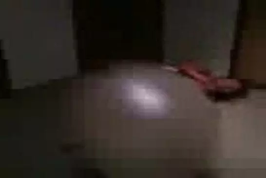 Une fille frappée par une balle