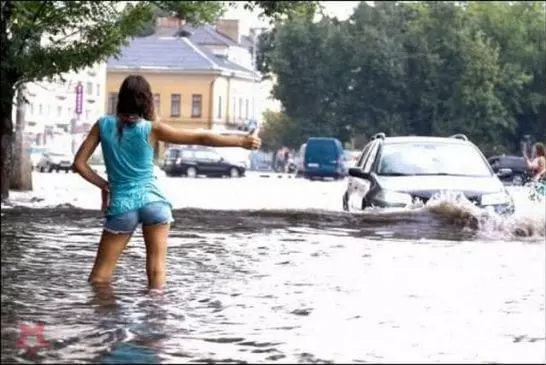 Faire du stop pendant une innondation