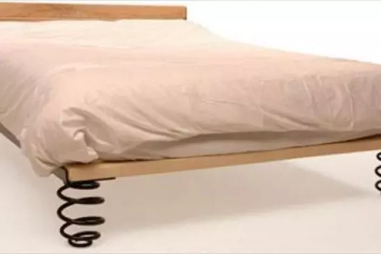 Un lit sur ressort