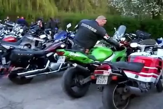 Quand on fait de son malin avec sa moto , on en assume les conséquences !