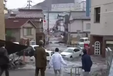 Le tsunami au Japon filmé en direct par des habitants de Kamaishi !