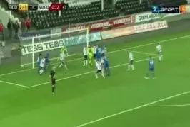 Un joueur norvégien réalise le but de l’année : une tête du milieu !