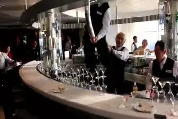 Tout le monde aimerait pouvoir faire des cocktails comme ce barman !