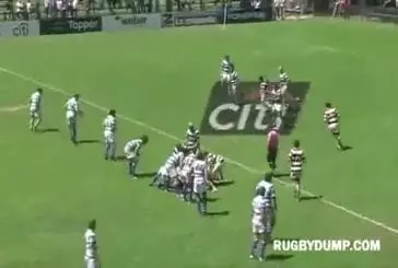Un plaquage de boucher lors d’un match de rugby amateur !