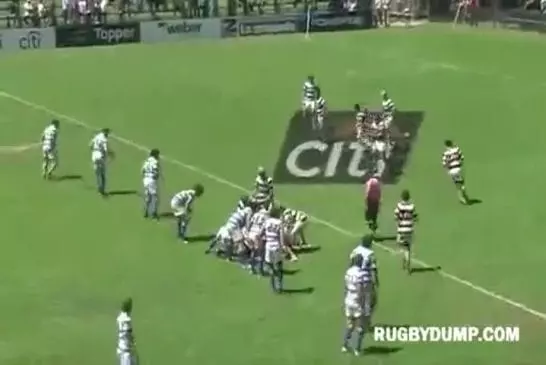 Un plaquage de boucher lors d’un match de rugby amateur !