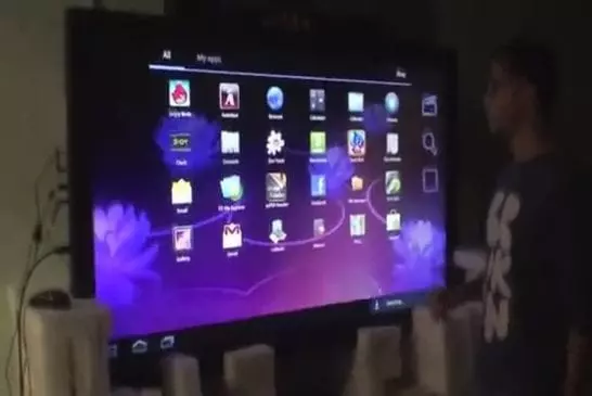 Une tablette Android de 1 mètre 60 de diagonale