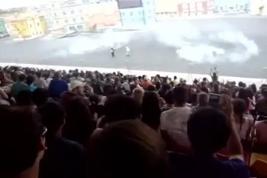 Un accident de moto impressionnant lors d’un show en public