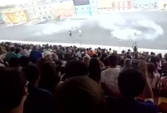 Un accident de moto impressionnant lors d’un show en public