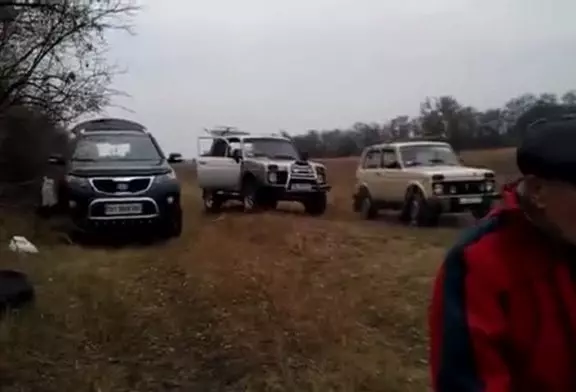 Un ancien membre de l’armée ukrainienne a très bien éduqué son chien !