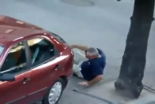 Un homme a un peu trop prolongé le temps de l’apéro et rentre chez lui difficilement !