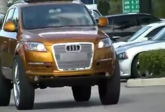 Une Audi Q7 se ballade dans les rues avec des jantes de 30 pouces !