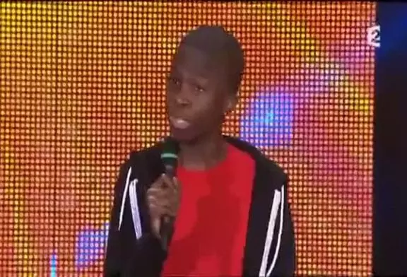 Stéphane Bak 14 ans et humoriste !