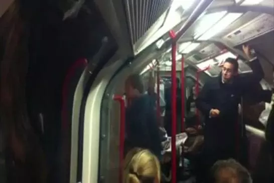 Une ambiance de fête dans le métro !