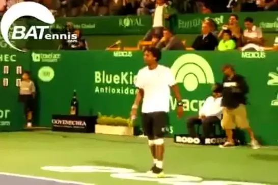 Gaël Monfils danse en plein match !