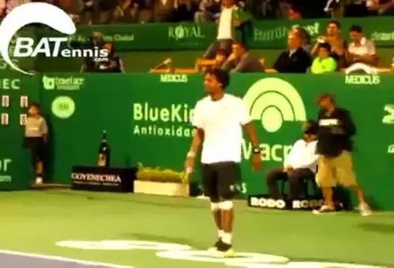 Gaël Monfils danse en plein match !