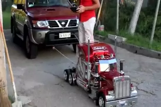 Un camion télécommandé