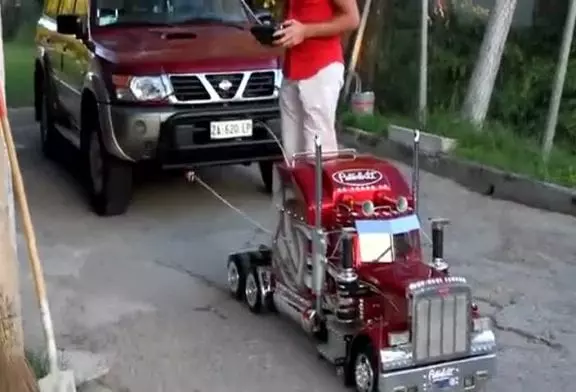 Un camion télécommandé