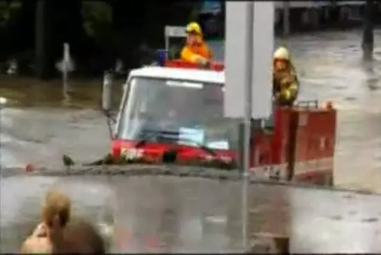 Rien n’arrête un camion de pompier !