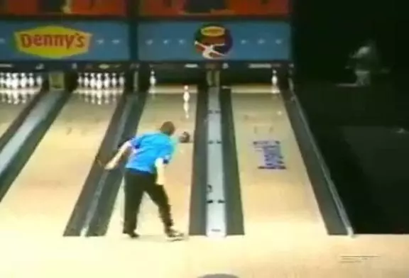 Un coup de maître au bowling