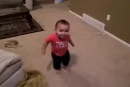Un bébé danseur de salsa