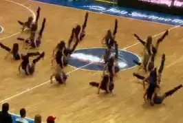 Compétition de cheerleaders sexy