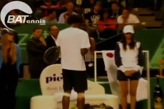 Gael Monfils fait un pas de dance en Argentine