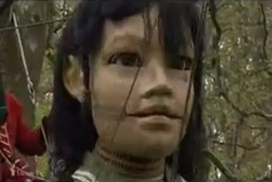 Une géante petite fille