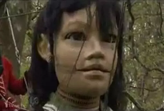 Une géante petite fille