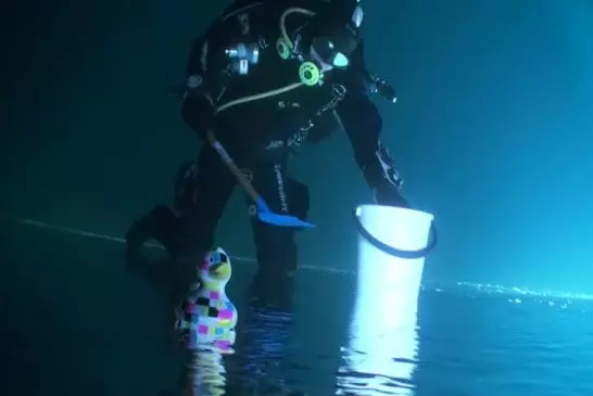 Faire de la pêche sous la glace