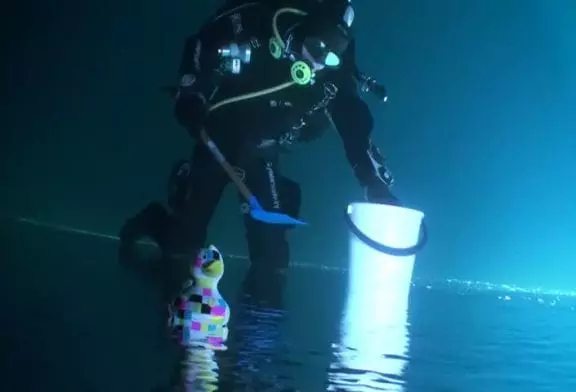 Faire de la pêche sous la glace