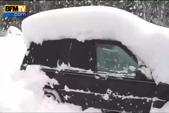 Il reste 2 mois dans sa voiture !