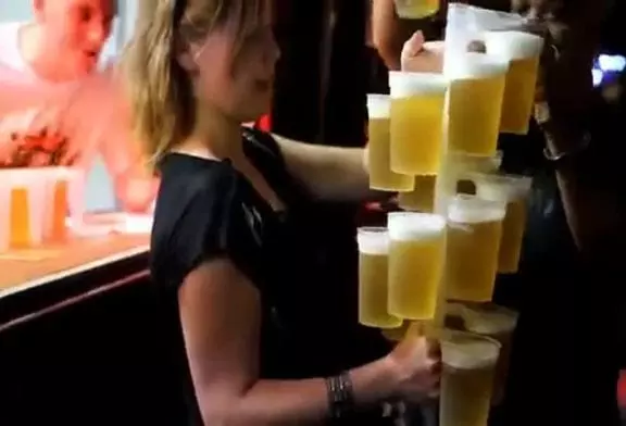 20 bières par service !