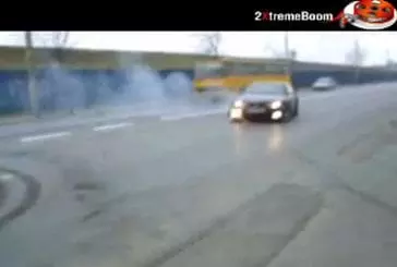 Un débile au volant d’une BMW 325