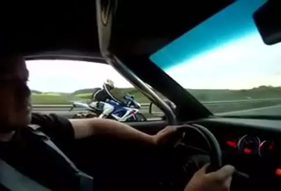 Qui a dit que les motos sont plus rapides ?