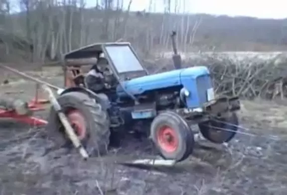 Comment sortir un tracteur enlisé