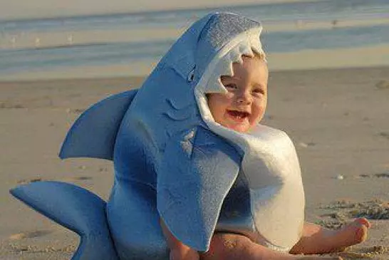 Costume d'un bébé dévoré par un requin