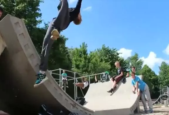 Kid parkour fail