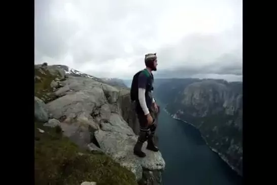 Base jump en Norvège