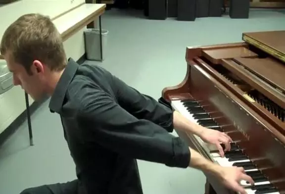 Backwards piano player as seen on Ellen