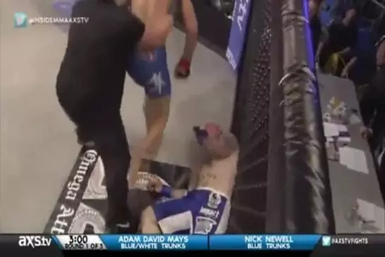 Un combattant de MMA a un seul bras