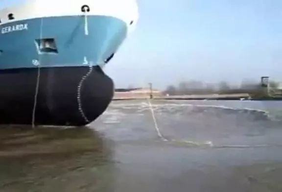 Mise à l'eau de bateaux gigantesques