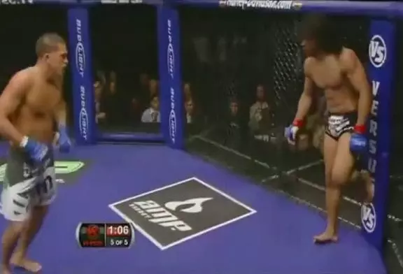 Ninja dans un combat de MMA