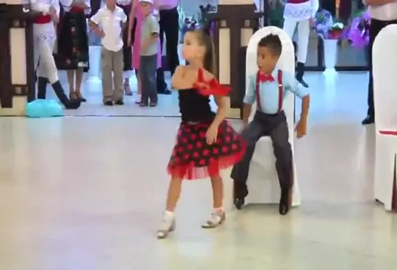 Deux petits danseurs étonnants