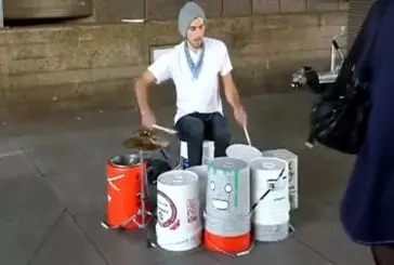 Un incroyable batteur de rue à Londres