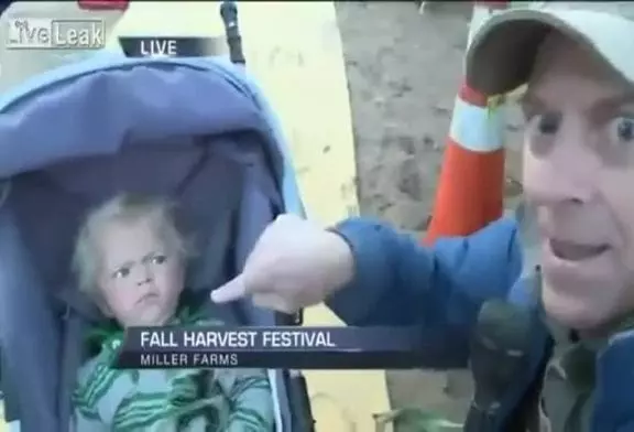 Un journaliste en direct fait pleurer un bébé