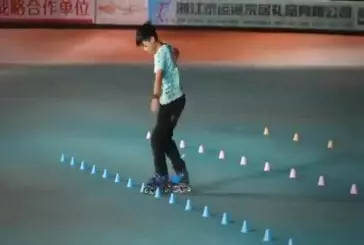 Un jeune patineur impressionnant