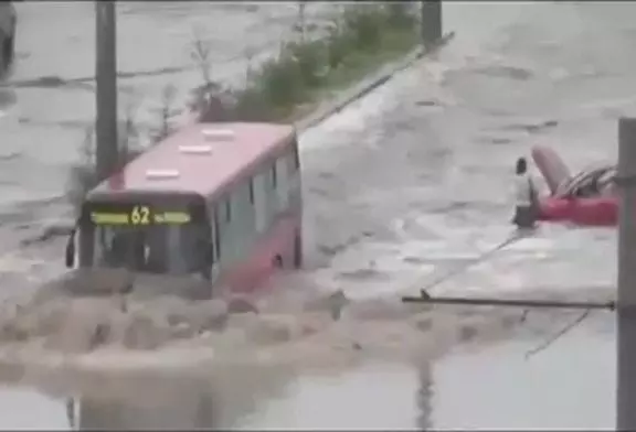 Un chauffeur de bus qui n’a peur de rien