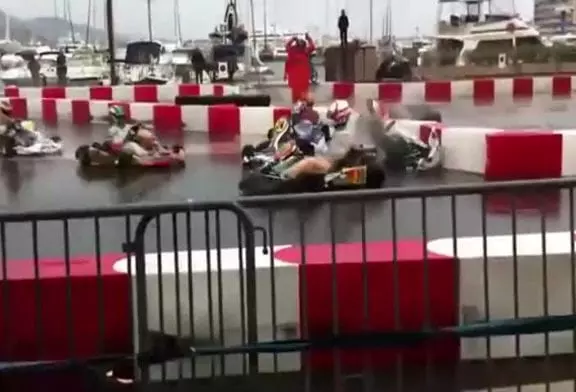 Un gros carambolage sur une piste de karting